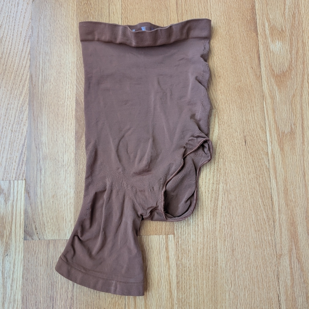 Skims One Leg High Rise Solution Shorts Size M